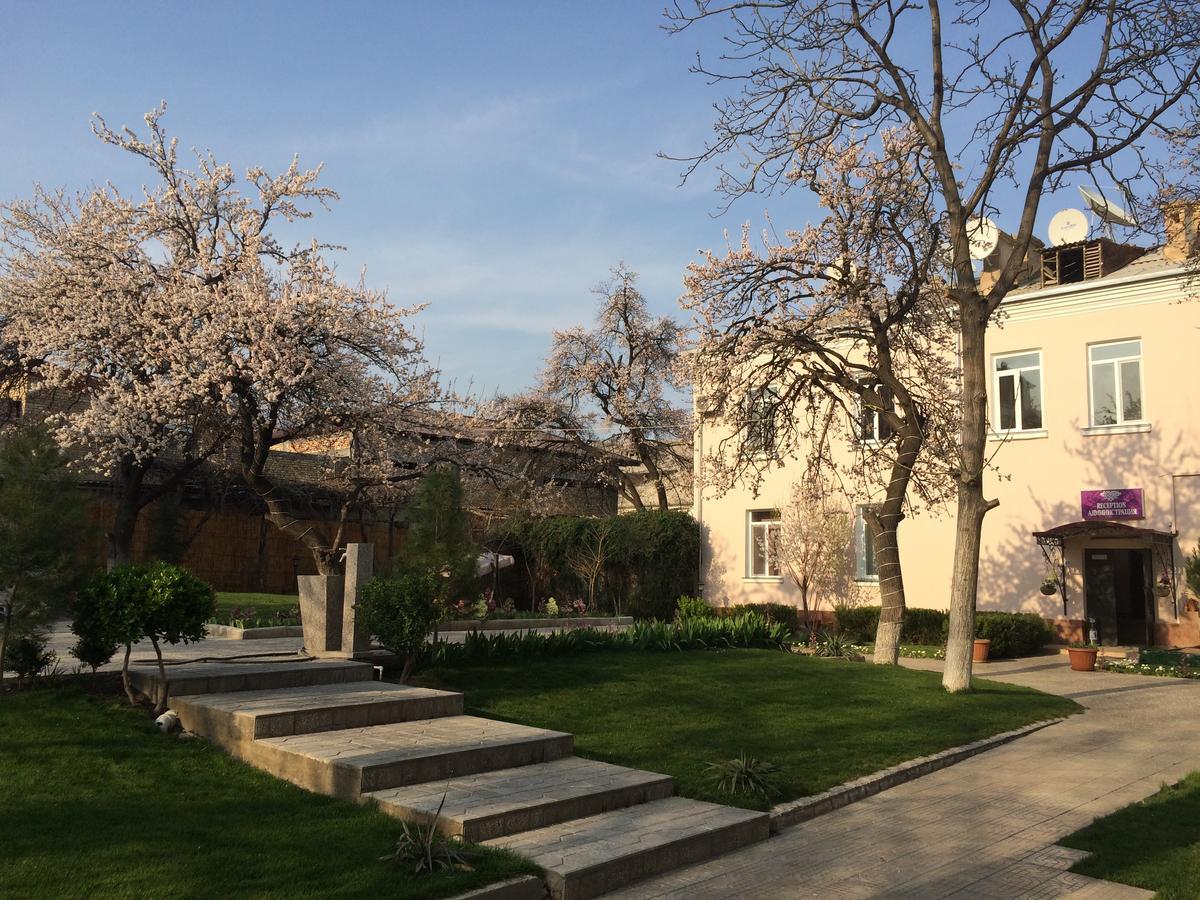 Armon Apart Hotel Chudschand Exterior foto
